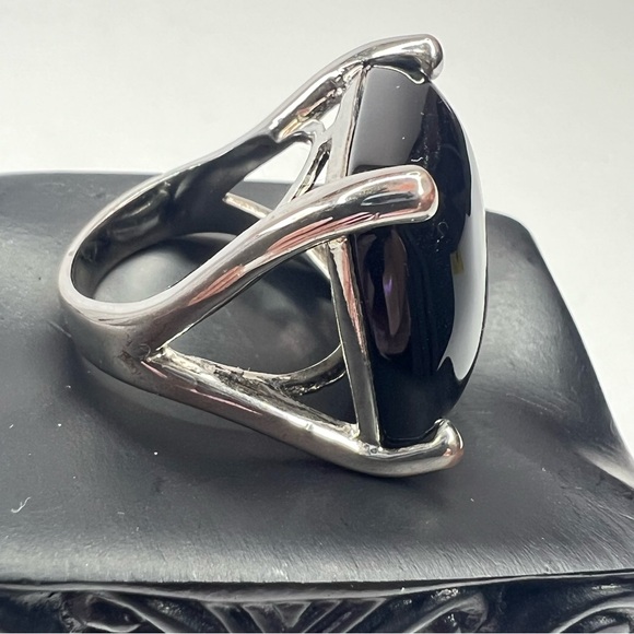 Guess Silver and Black Cocktail Ring Size 9 - Picture 8 of 11